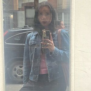 Meet your Posher, Lesly